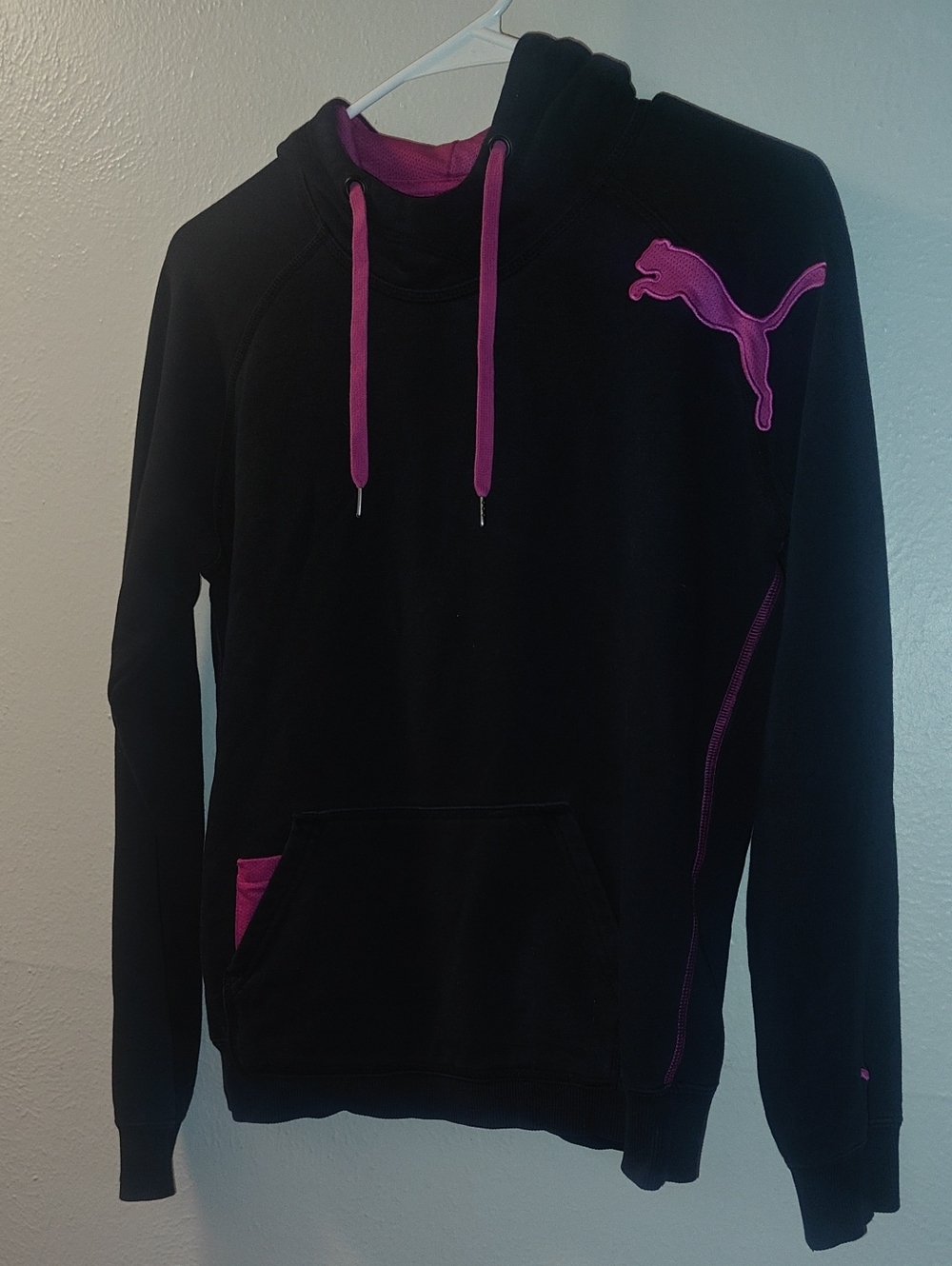 Puma Black Crewneck Sweatshirt with Pink Logo and Trim Sz Small